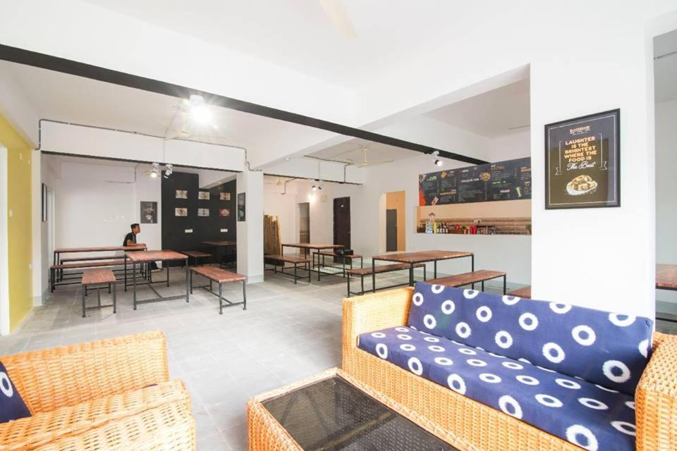 Buzz Quarter Hotell Hyderabad Eksteriør bilde