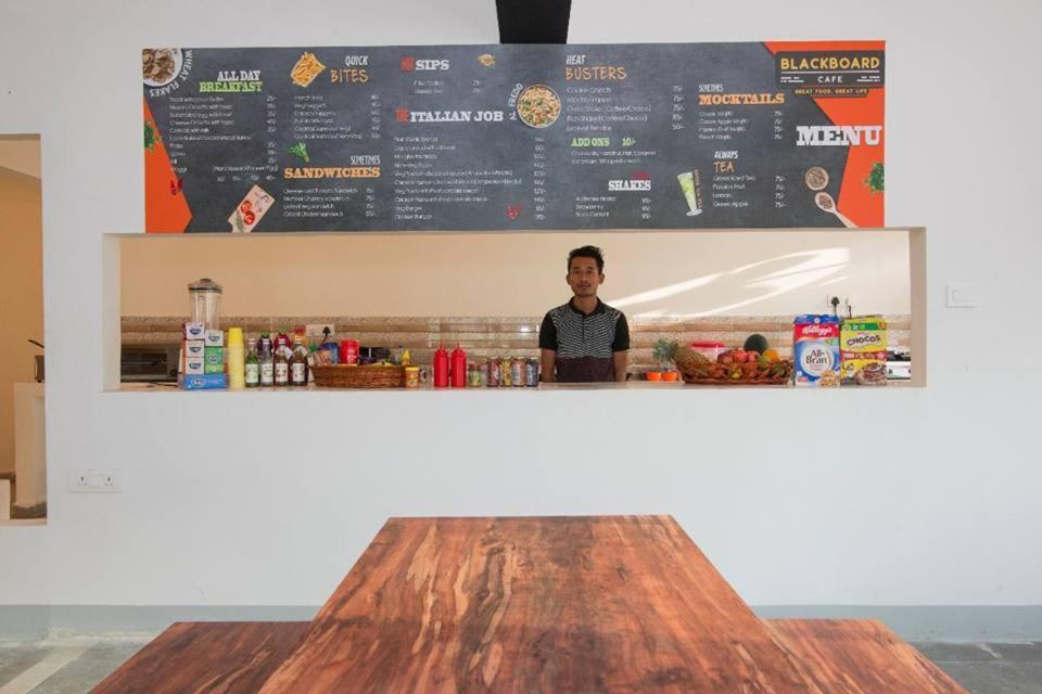 Buzz Quarter Hotell Hyderabad Eksteriør bilde