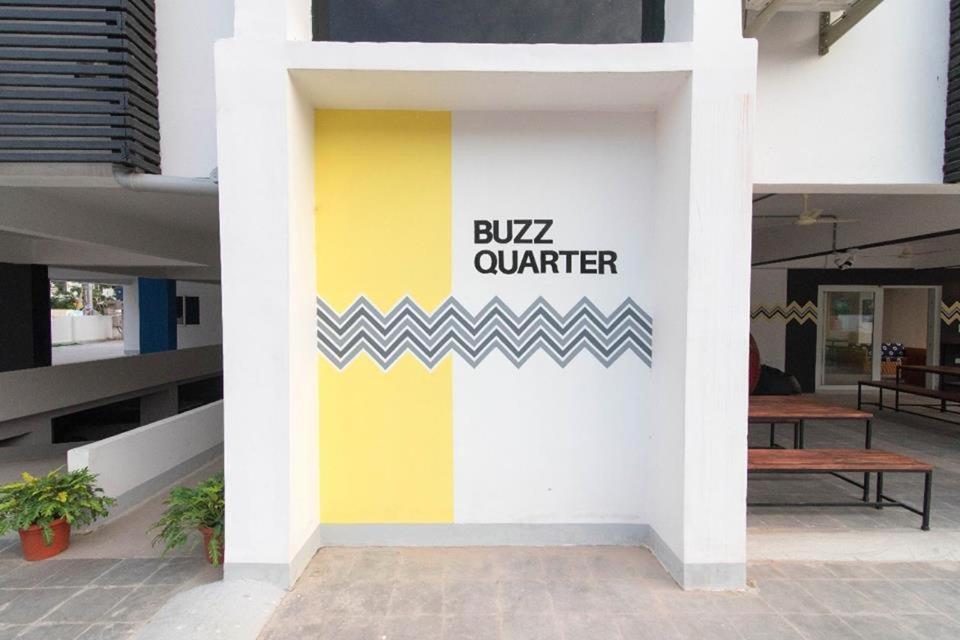 Buzz Quarter Hotell Hyderabad Eksteriør bilde